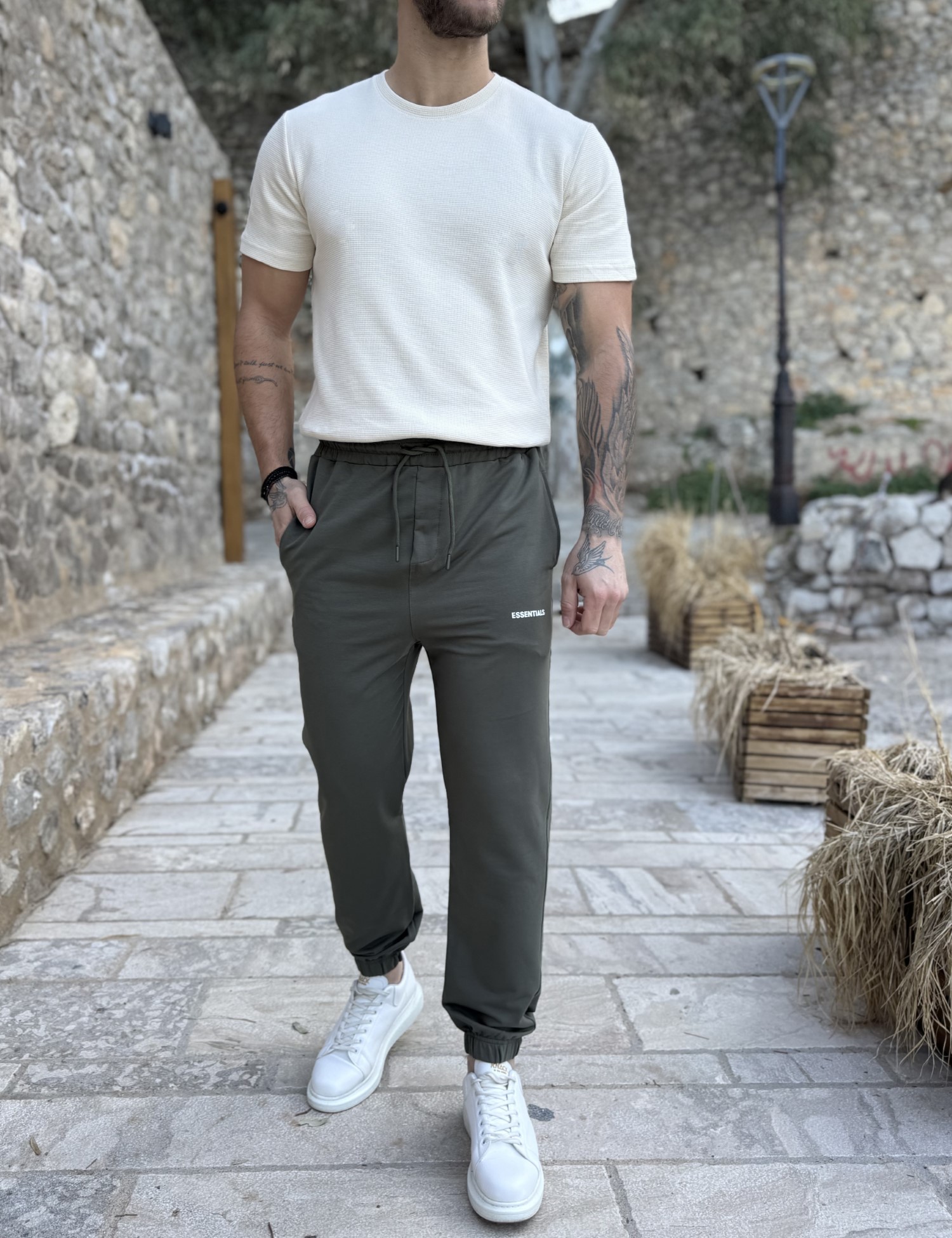 Ανδρική χακί φόρμα με λάστιχο και λογότυπο στο πλάι ES302X φωτογραφία